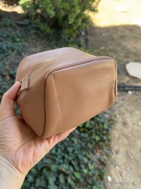 NWT Chantecaille Luxury Pebbled Cosmetic Bag - Soft Beige - 7x5x4